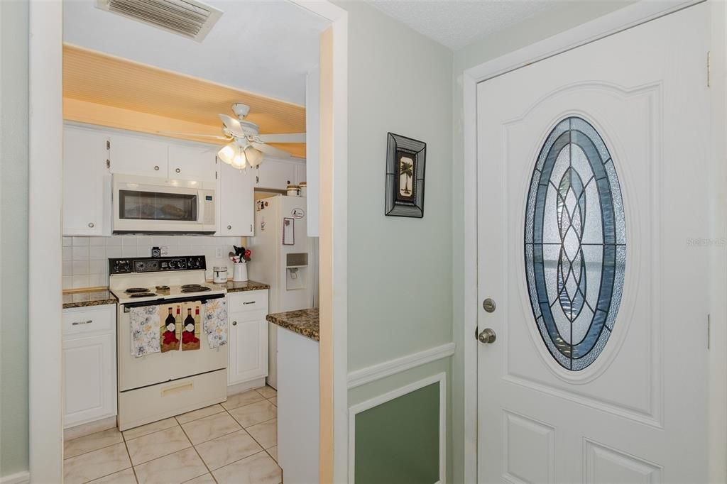 For Sale: $137,000 (2 beds, 2 baths, 888 Square Feet)