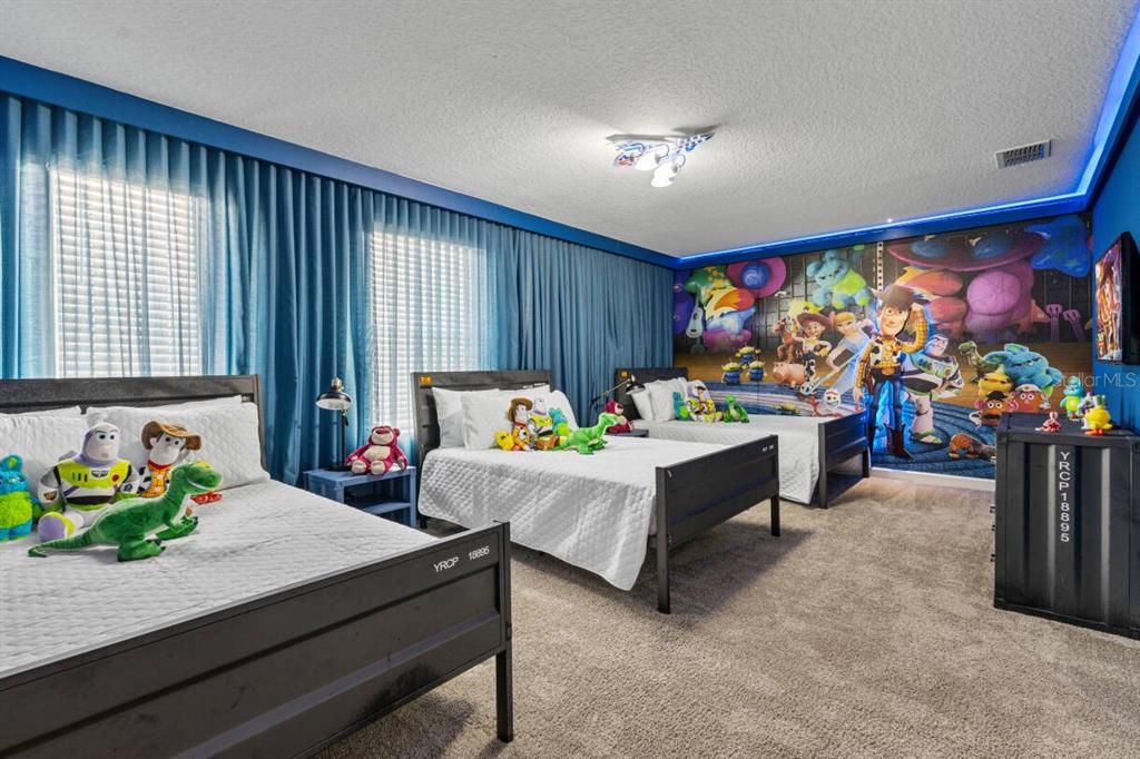 待售: $1,200,000 (8 贝兹, 5 浴室, 4289 平方英尺)