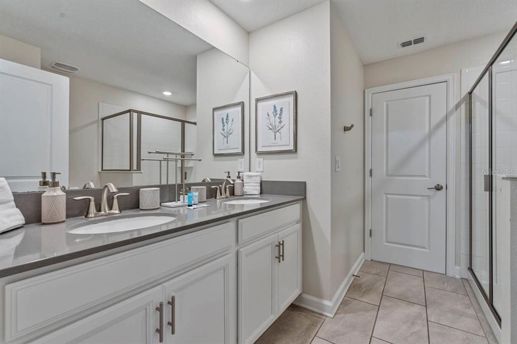 待售: $1,200,000 (8 贝兹, 5 浴室, 4289 平方英尺)