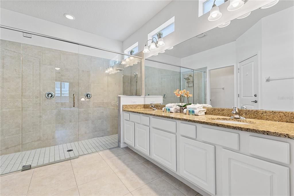 На продажу: $676,999 (6 спален, 6 ванн, 3451 Квадратных фут)