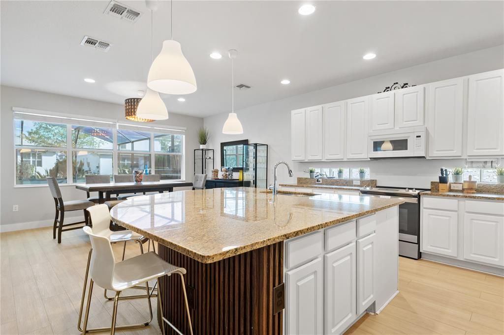 На продажу: $676,999 (6 спален, 6 ванн, 3451 Квадратных фут)