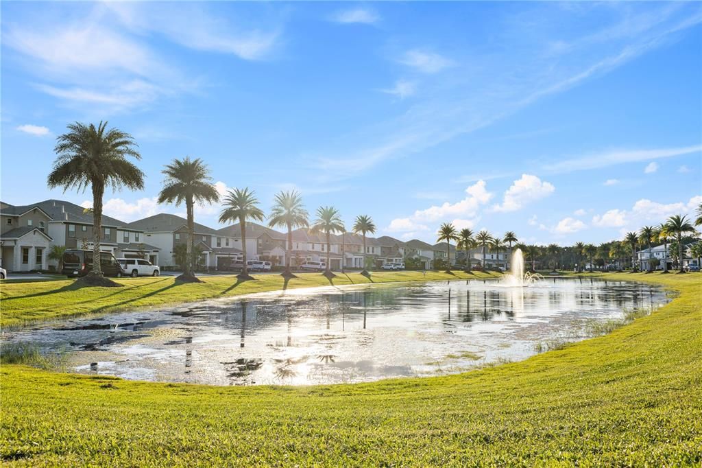 Activo con contrato: $639,999 (6 camas, 6 baños, 3451 Pies cuadrados)