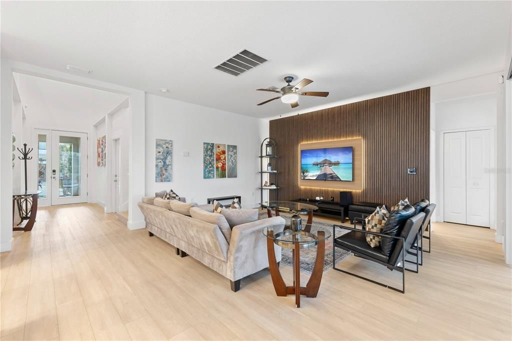 На продажу: $676,999 (6 спален, 6 ванн, 3451 Квадратных фут)