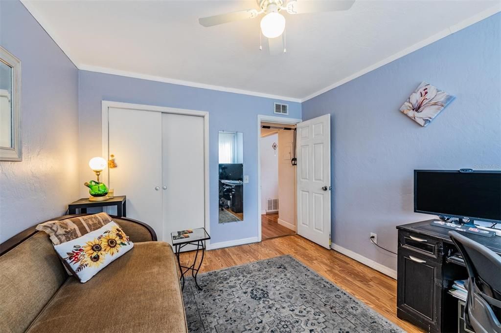 For Sale: $119,000 (2 beds, 1 baths, 875 Square Feet)