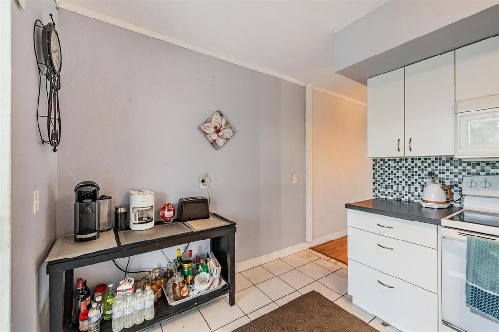 For Sale: $119,000 (2 beds, 1 baths, 875 Square Feet)