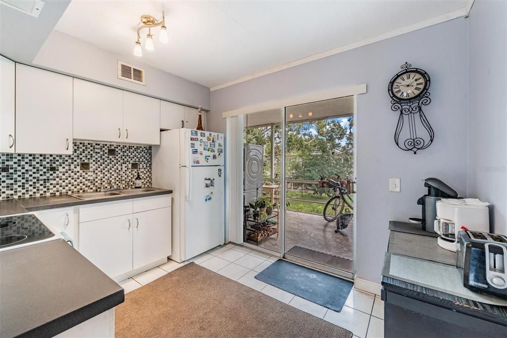 For Sale: $119,000 (2 beds, 1 baths, 875 Square Feet)