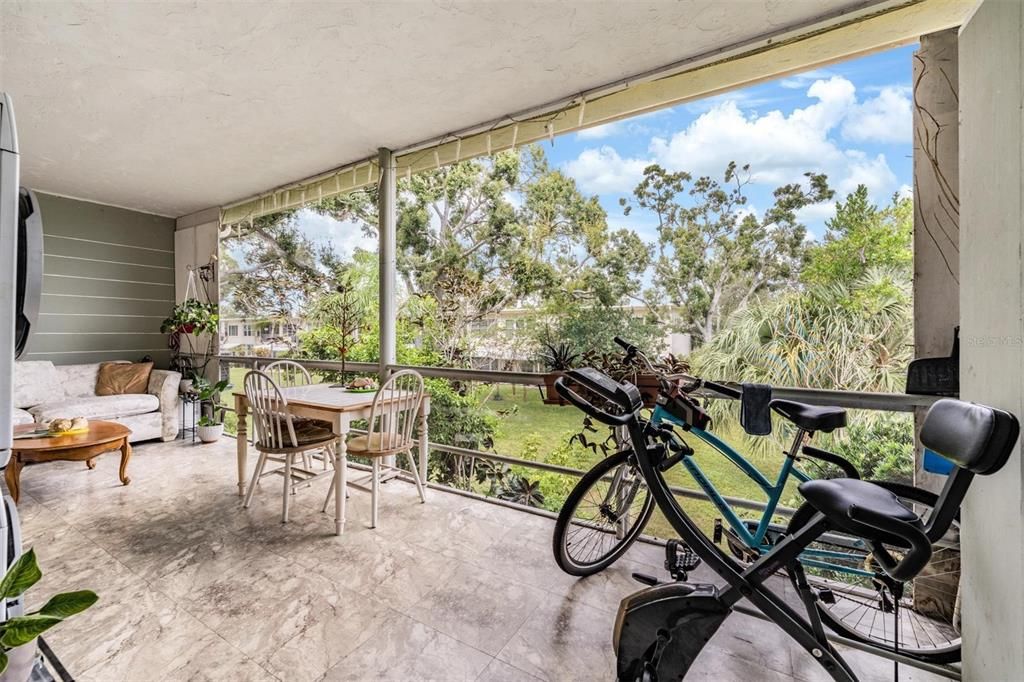 For Sale: $119,000 (2 beds, 1 baths, 875 Square Feet)