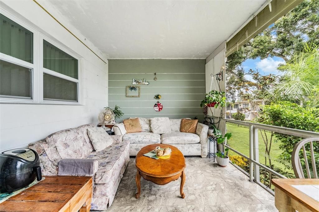 For Sale: $119,000 (2 beds, 1 baths, 875 Square Feet)