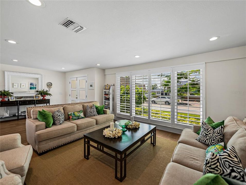 For Rent: $15,500 (4 beds, 3 baths, 2702 Square Feet)