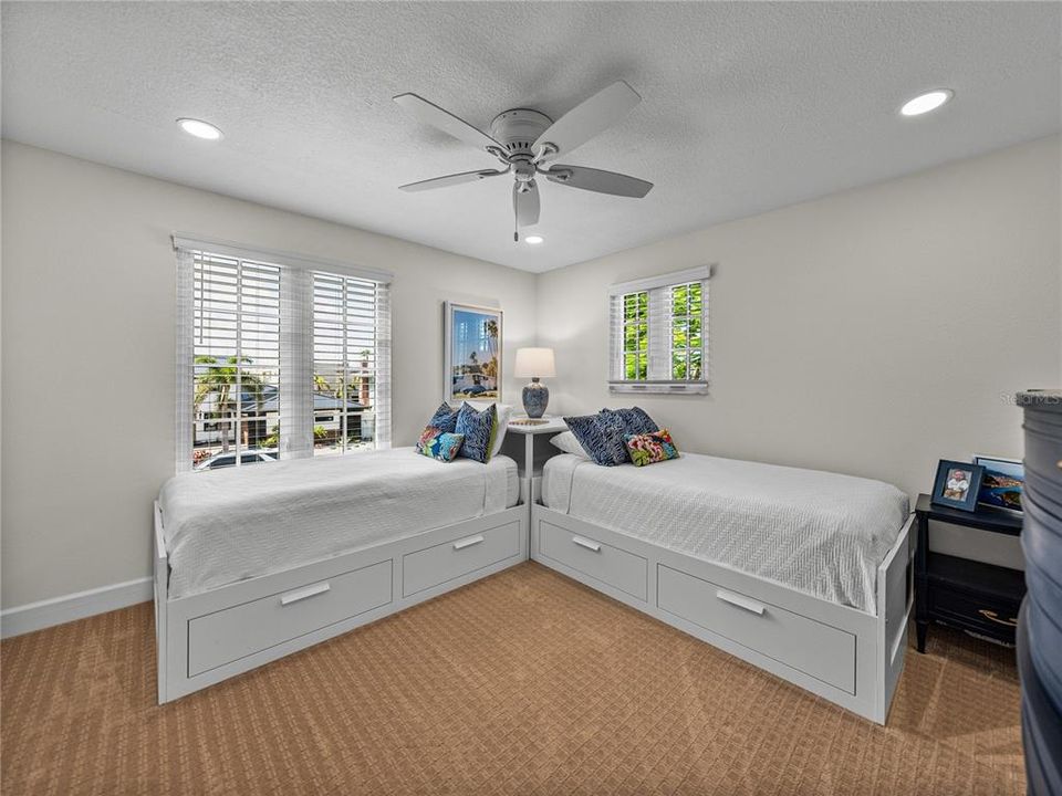 For Rent: $15,500 (4 beds, 3 baths, 2702 Square Feet)