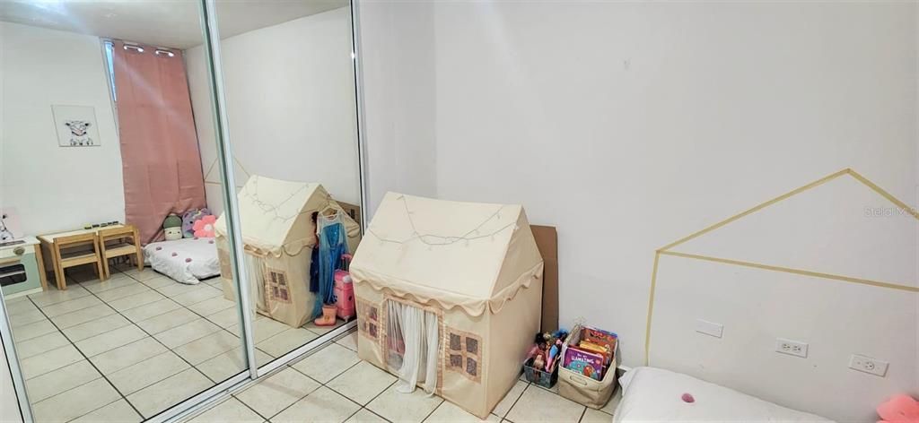 合同活跃: $145,000 (3 贝兹, 1 浴室, 943 平方英尺)