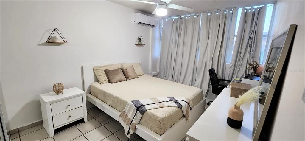 合同活跃: $145,000 (3 贝兹, 1 浴室, 943 平方英尺)