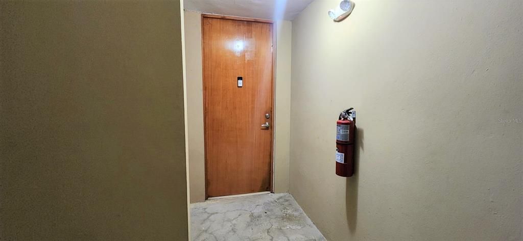 合同活跃: $145,000 (3 贝兹, 1 浴室, 943 平方英尺)