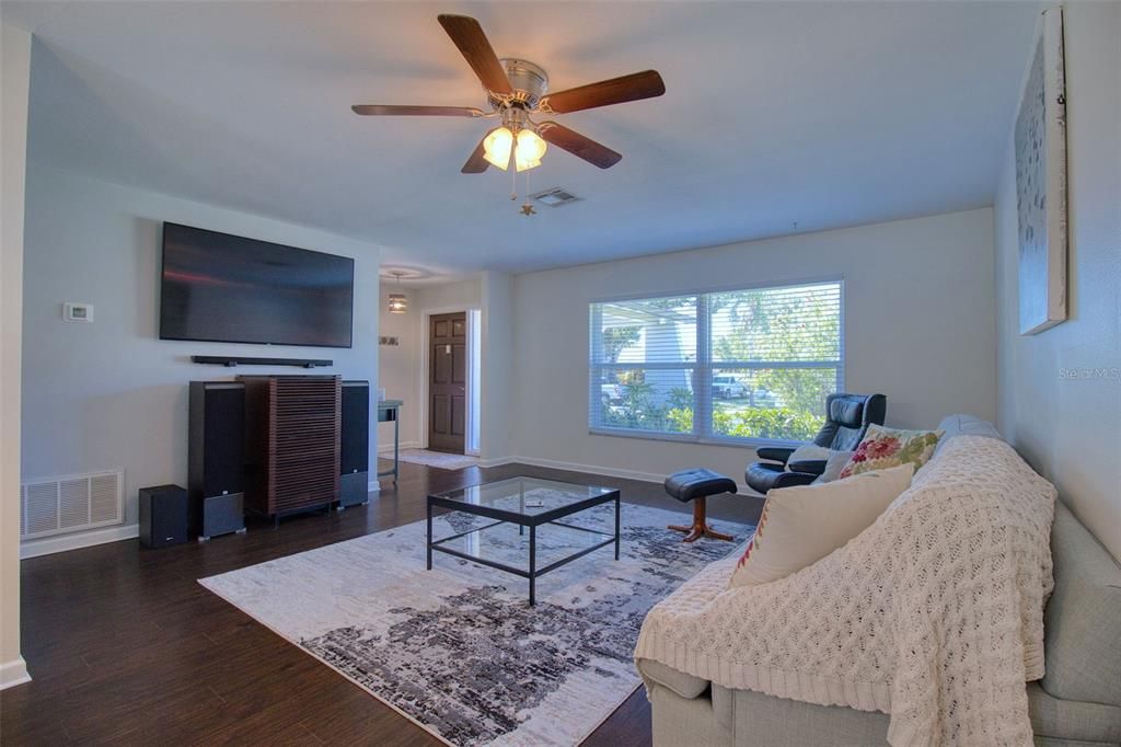 For Sale: $579,000 (3 beds, 2 baths, 1481 Square Feet)