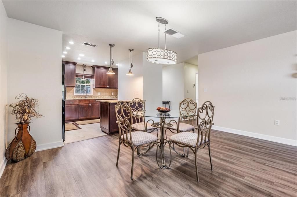 出租: $1,950 (2 贝兹, 2 浴室, 1200 平方英尺)