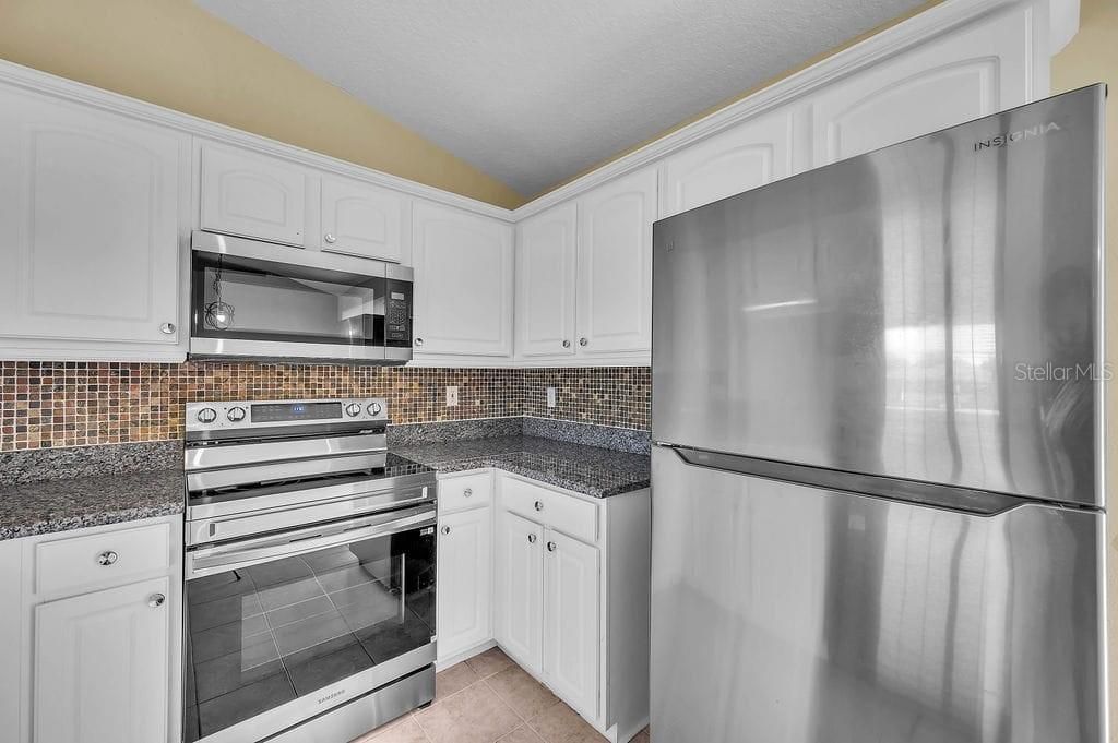 For Sale: $209,900 (3 beds, 2 baths, 1303 Square Feet)