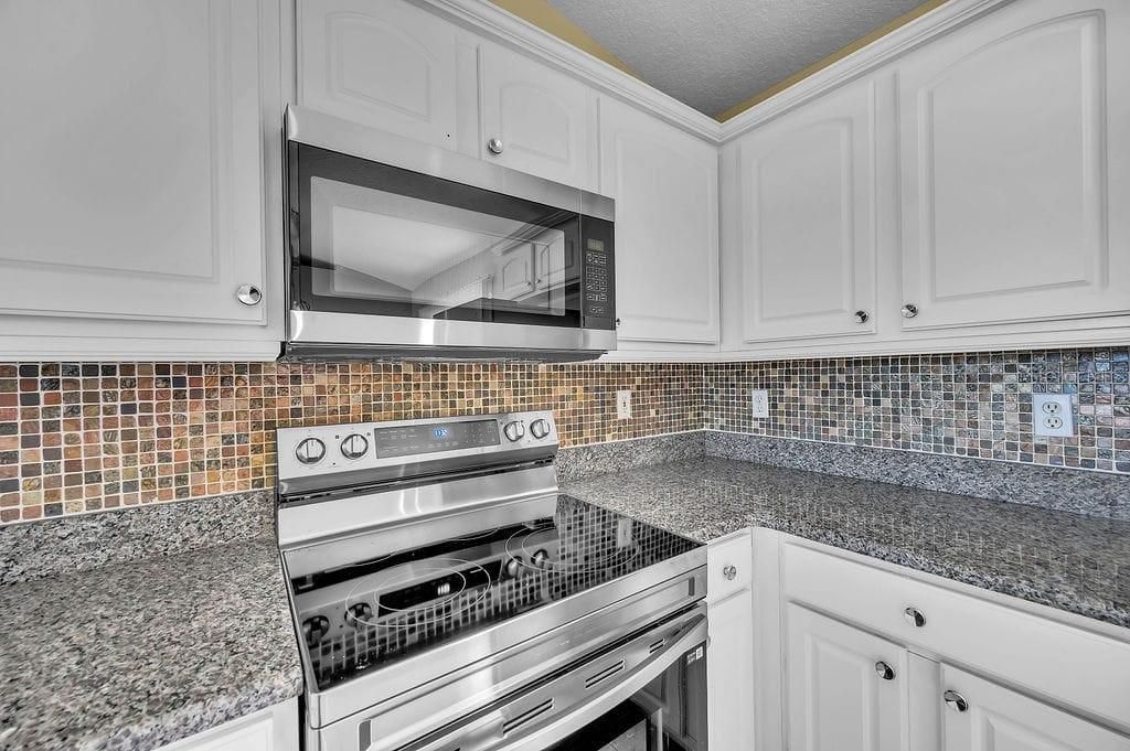 For Sale: $209,900 (3 beds, 2 baths, 1303 Square Feet)