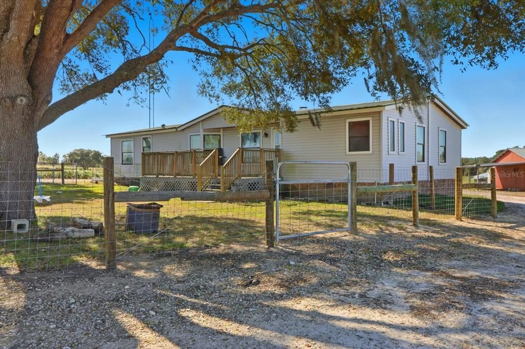 Active With Contract: $399,900 (3 beds, 2 baths, 1486 Square Feet)