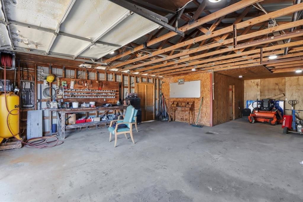 Active With Contract: $399,900 (3 beds, 2 baths, 1486 Square Feet)