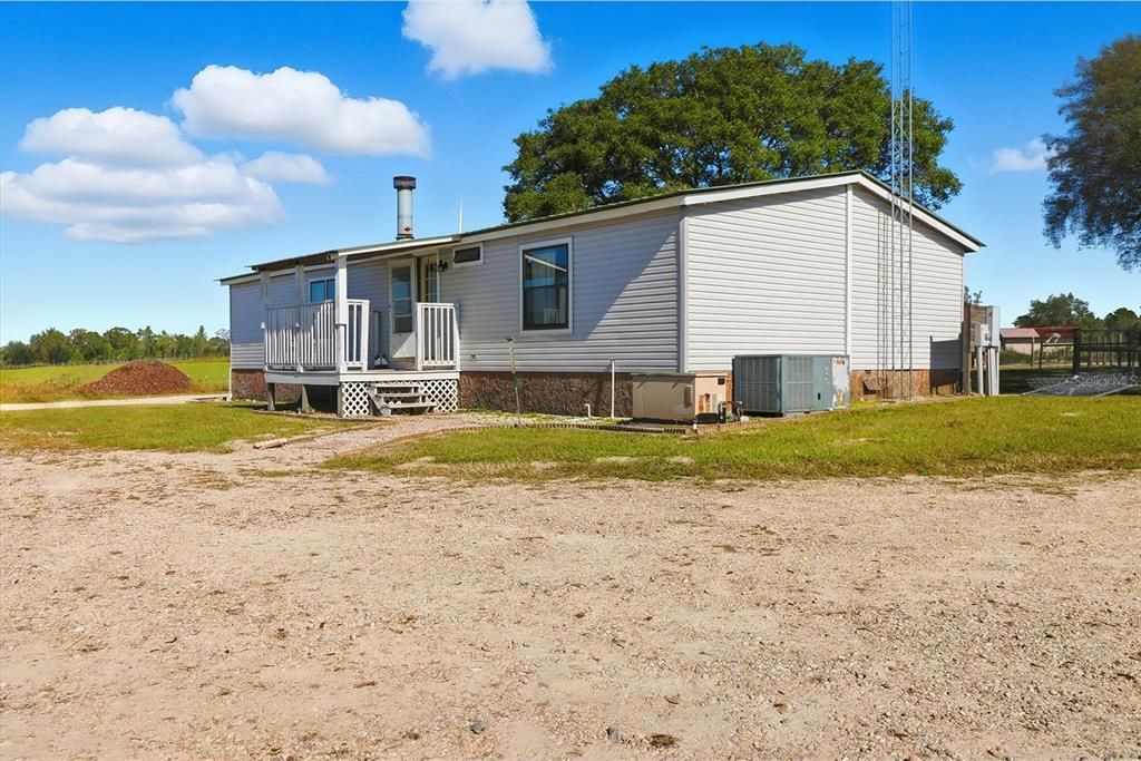 Active With Contract: $399,900 (3 beds, 2 baths, 1486 Square Feet)