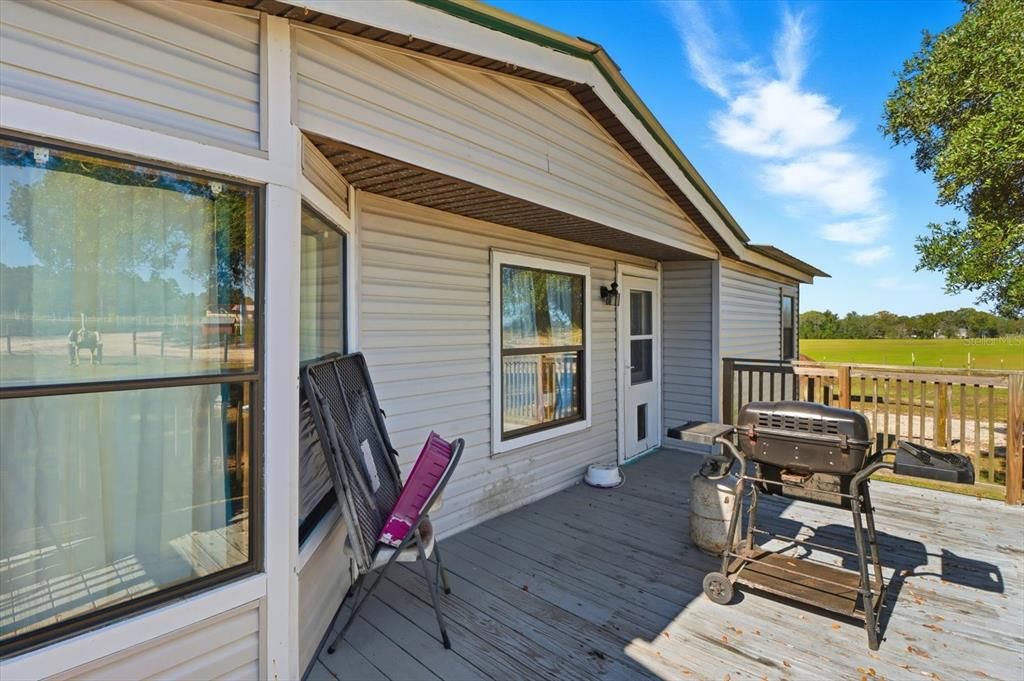 Active With Contract: $399,900 (3 beds, 2 baths, 1486 Square Feet)