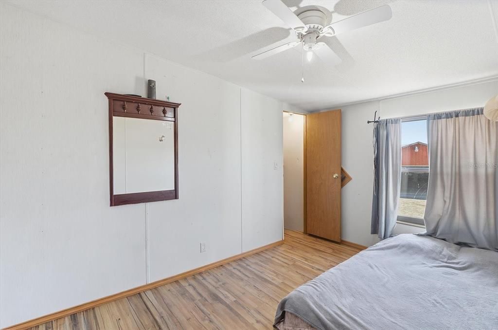 Active With Contract: $399,900 (3 beds, 2 baths, 1486 Square Feet)