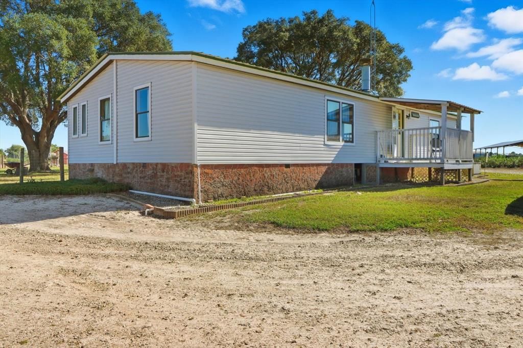 Active With Contract: $399,900 (3 beds, 2 baths, 1486 Square Feet)