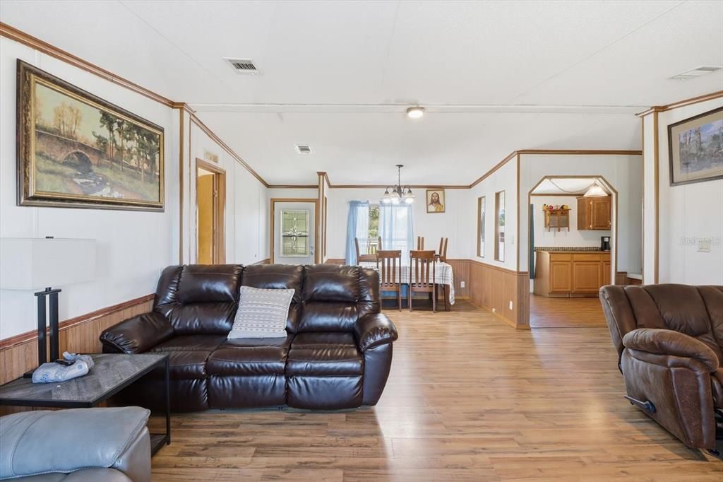 Active With Contract: $399,900 (3 beds, 2 baths, 1486 Square Feet)