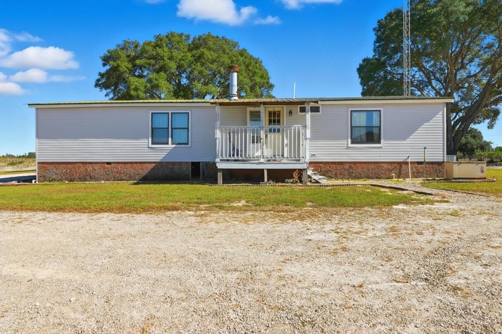 Active With Contract: $399,900 (3 beds, 2 baths, 1486 Square Feet)