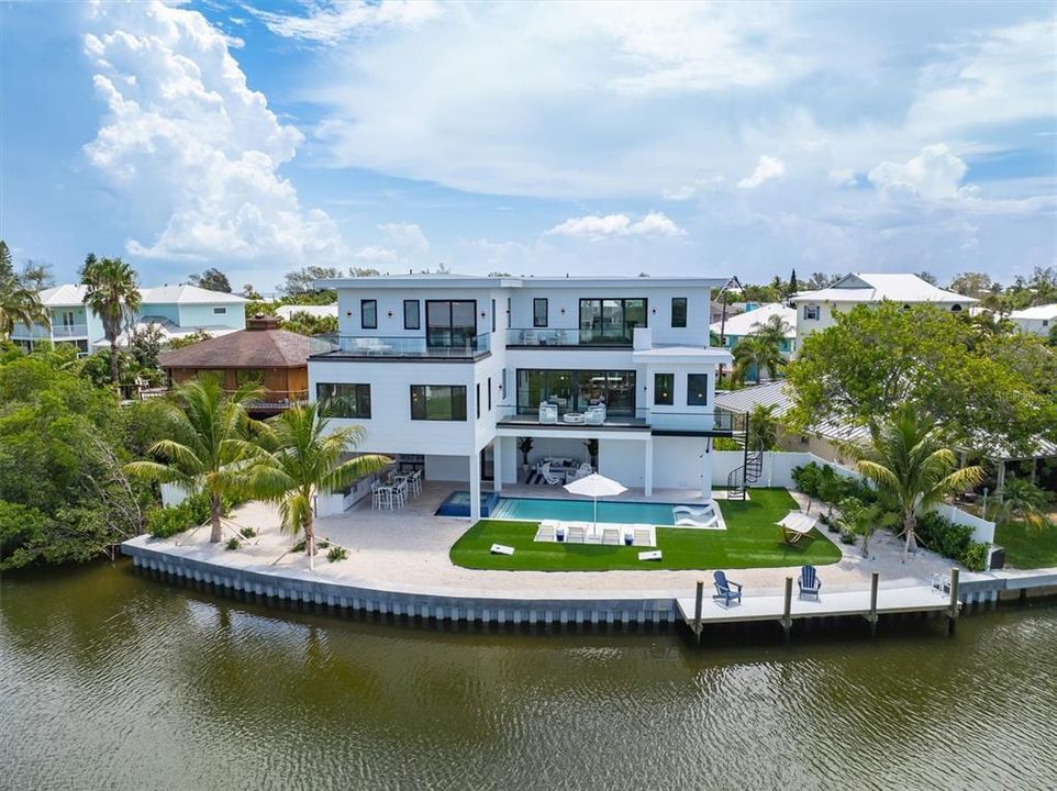 Recently Sold: $4,499,000 (4 beds, 4 baths, 2905 Square Feet)