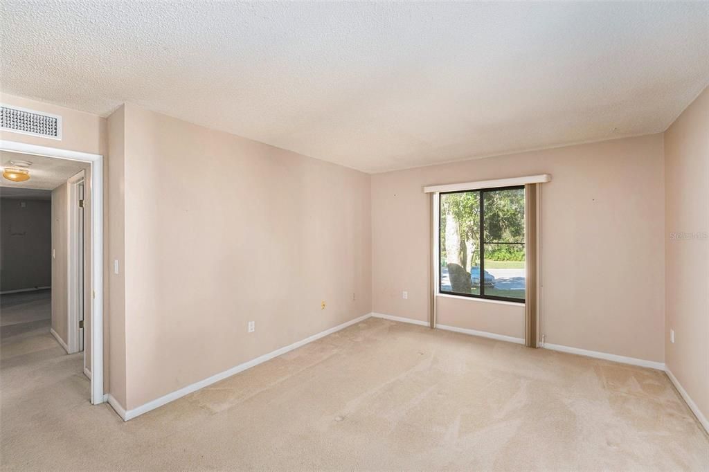 Active With Contract: $159,750 (2 beds, 2 baths, 1038 Square Feet)