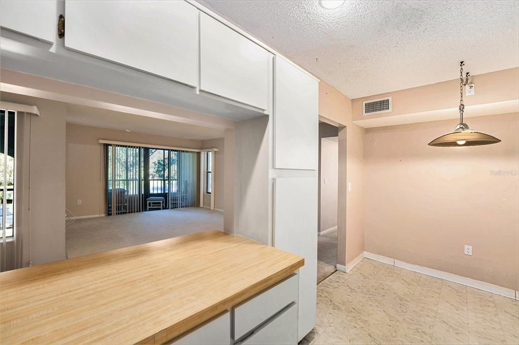 Active With Contract: $159,750 (2 beds, 2 baths, 1038 Square Feet)