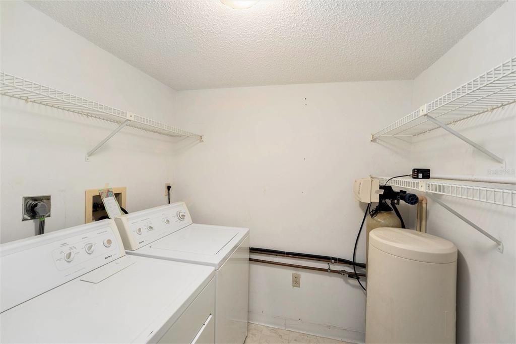 Active With Contract: $159,750 (2 beds, 2 baths, 1038 Square Feet)