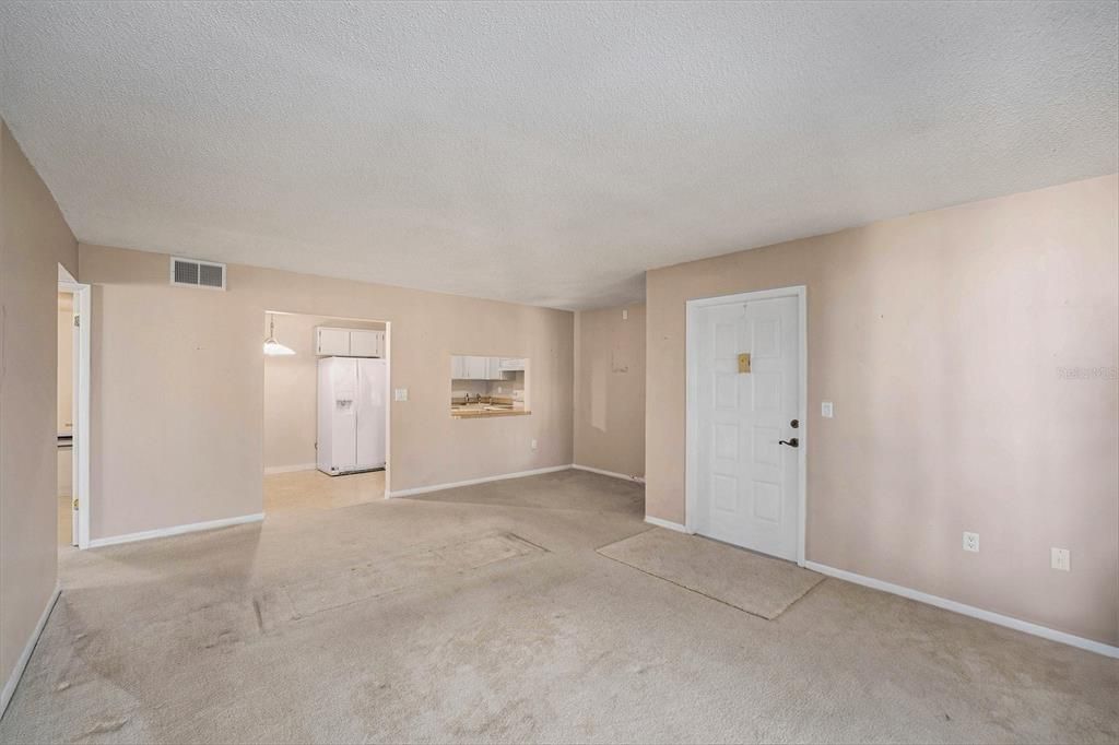 Active With Contract: $159,750 (2 beds, 2 baths, 1038 Square Feet)