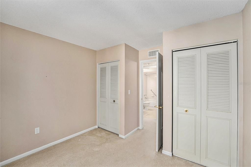 Active With Contract: $159,750 (2 beds, 2 baths, 1038 Square Feet)