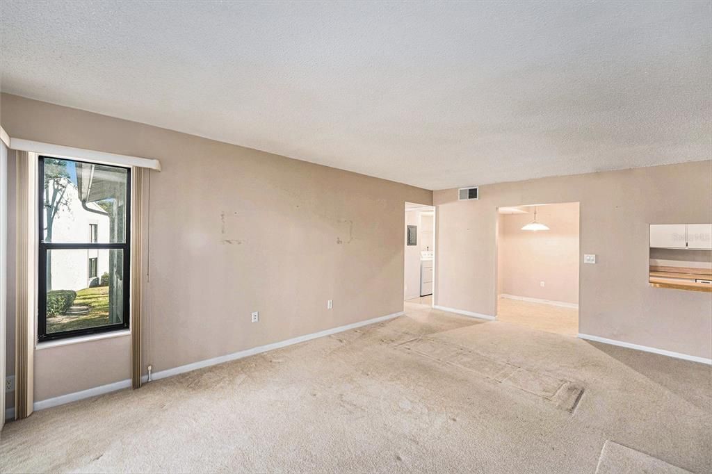 Active With Contract: $159,750 (2 beds, 2 baths, 1038 Square Feet)