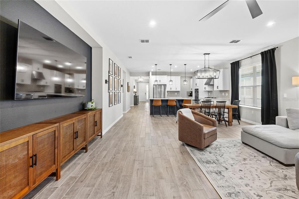 Active With Contract: $650,000 (4 beds, 3 baths, 2373 Square Feet)