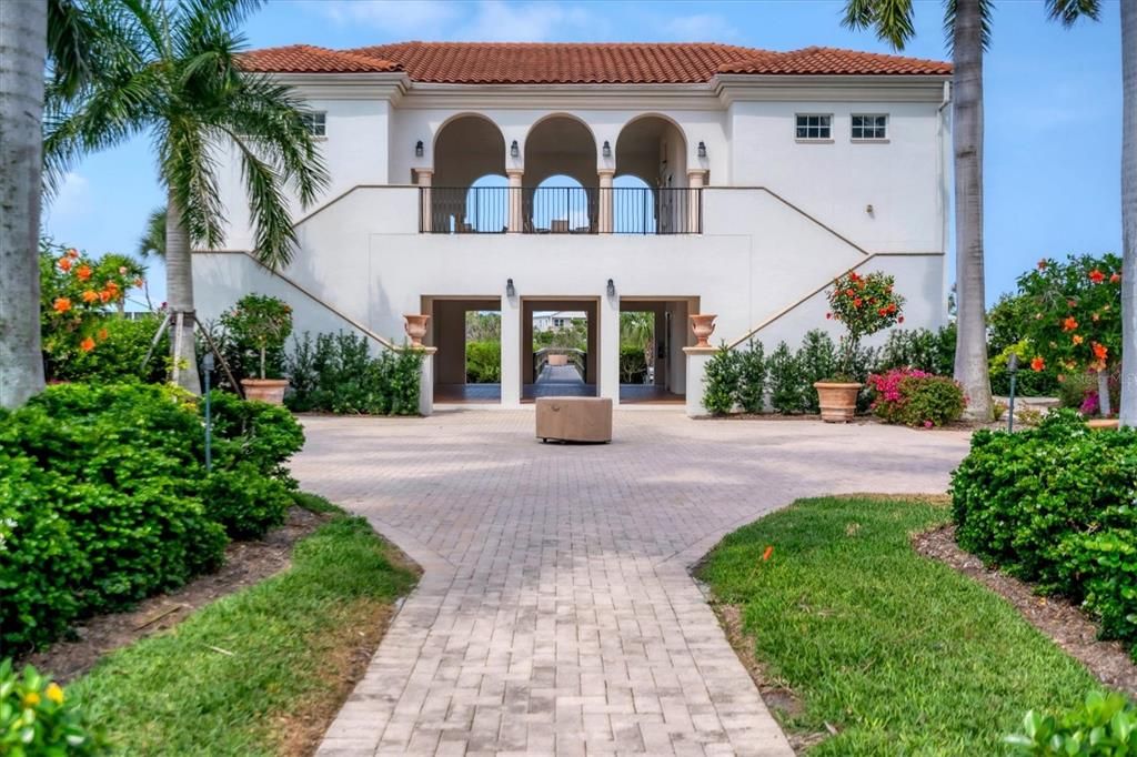 For Sale: $850,000 (3 beds, 2 baths, 2013 Square Feet)