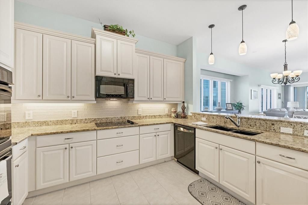 For Sale: $850,000 (3 beds, 2 baths, 2013 Square Feet)