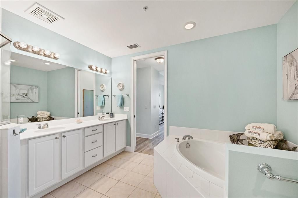 For Sale: $850,000 (3 beds, 2 baths, 2013 Square Feet)