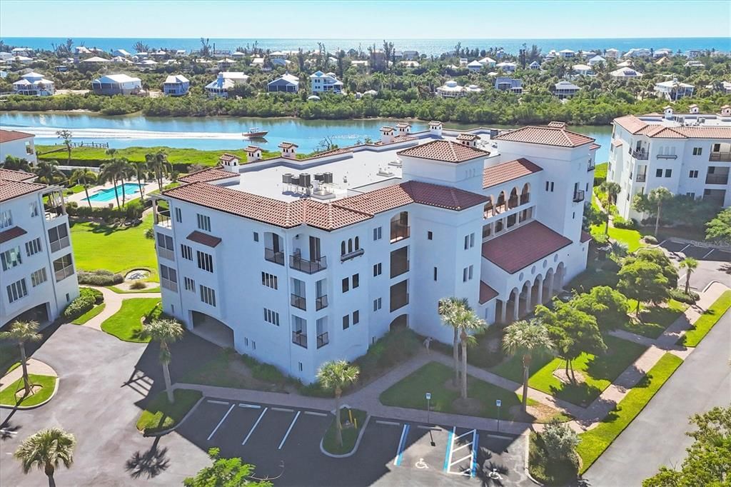 For Sale: $850,000 (3 beds, 2 baths, 2013 Square Feet)