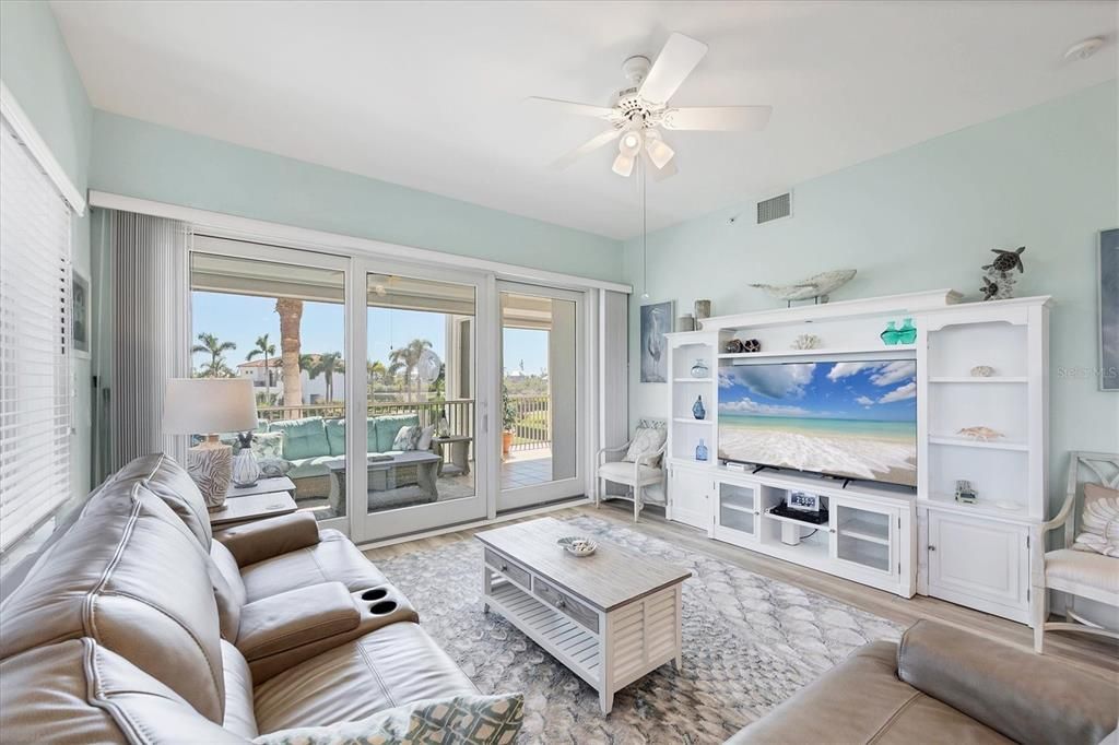 For Sale: $850,000 (3 beds, 2 baths, 2013 Square Feet)