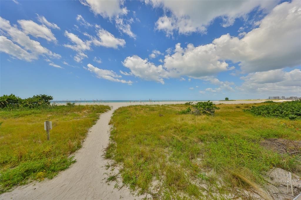 For Sale: $819,999 (1 beds, 2 baths, 1020 Square Feet)