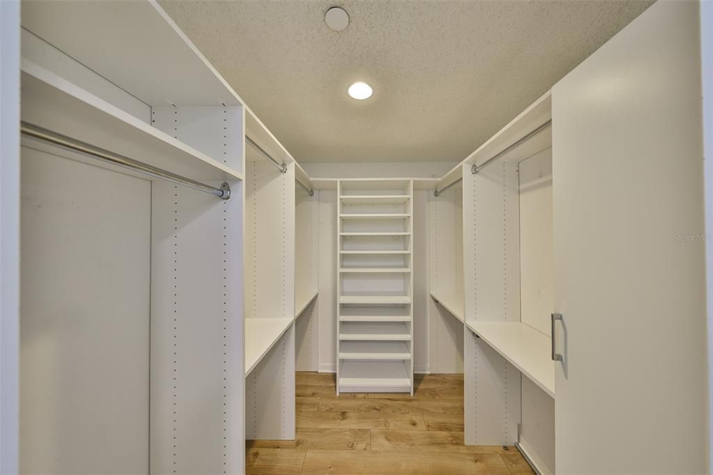 For Sale: $819,999 (1 beds, 2 baths, 1020 Square Feet)