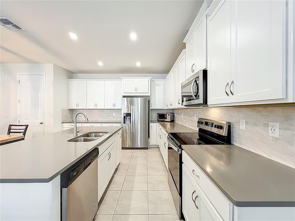 For Sale: $500,000 (4 beds, 3 baths, 2070 Square Feet)