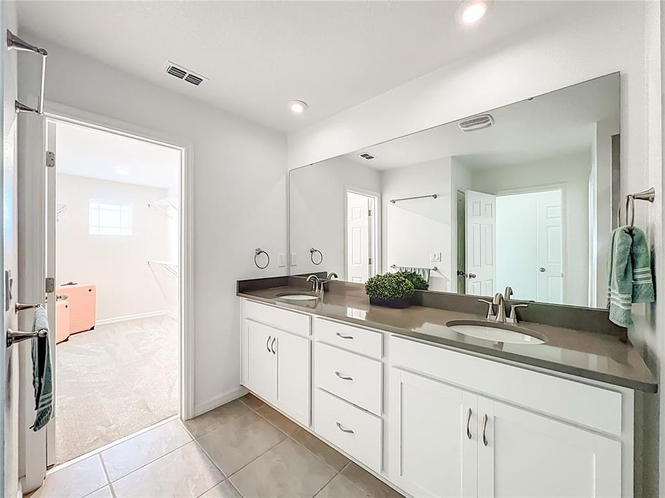 For Sale: $500,000 (4 beds, 3 baths, 2070 Square Feet)