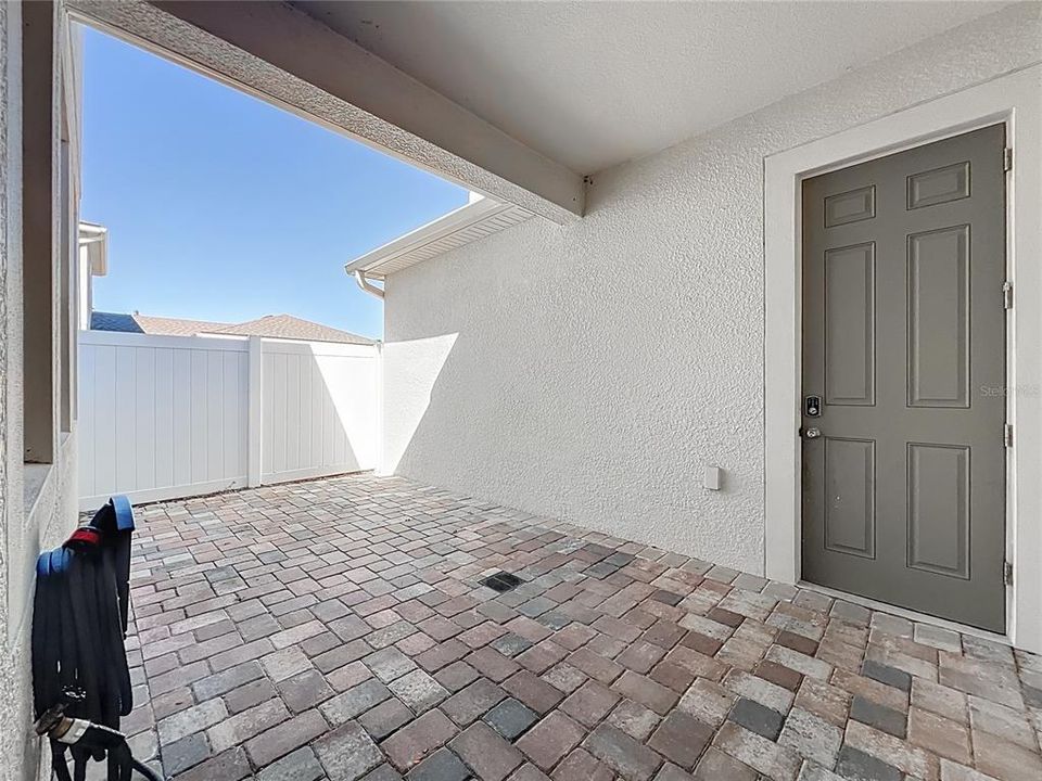 For Sale: $500,000 (4 beds, 3 baths, 2070 Square Feet)