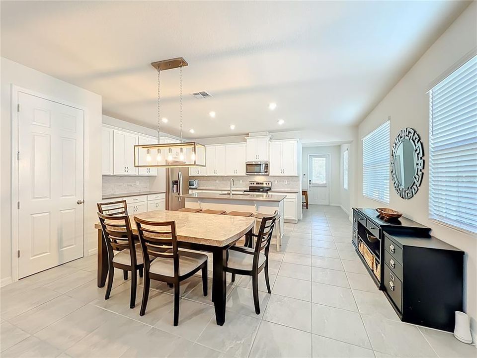 For Sale: $500,000 (4 beds, 3 baths, 2070 Square Feet)