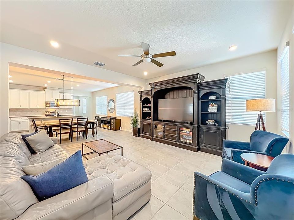 For Sale: $500,000 (4 beds, 3 baths, 2070 Square Feet)