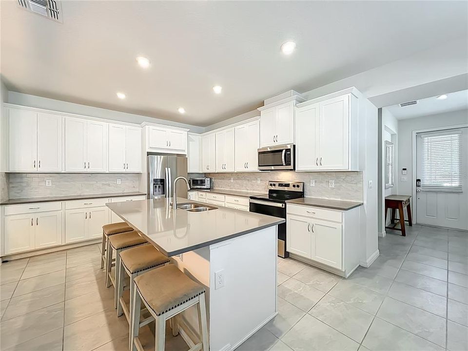 For Sale: $500,000 (4 beds, 3 baths, 2070 Square Feet)